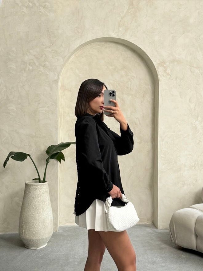 Zwarte blouse met kanten rug zwarte blouse